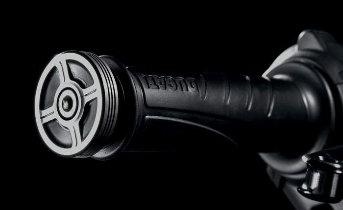 Xdiavel Handle