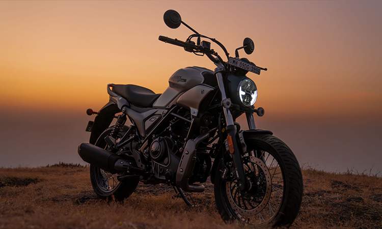 Hero Mavrick 440 Side View