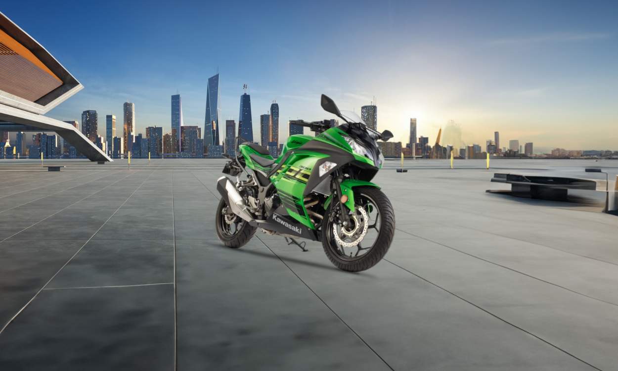 Kawasaki Ninja 300 Images
