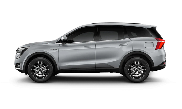 Mahindra XUV700 Dazzling Silver