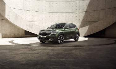 Kia Seltos Midsize SUV car