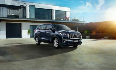 Toyota Innova Hycross Fullsize/Premium MPV car